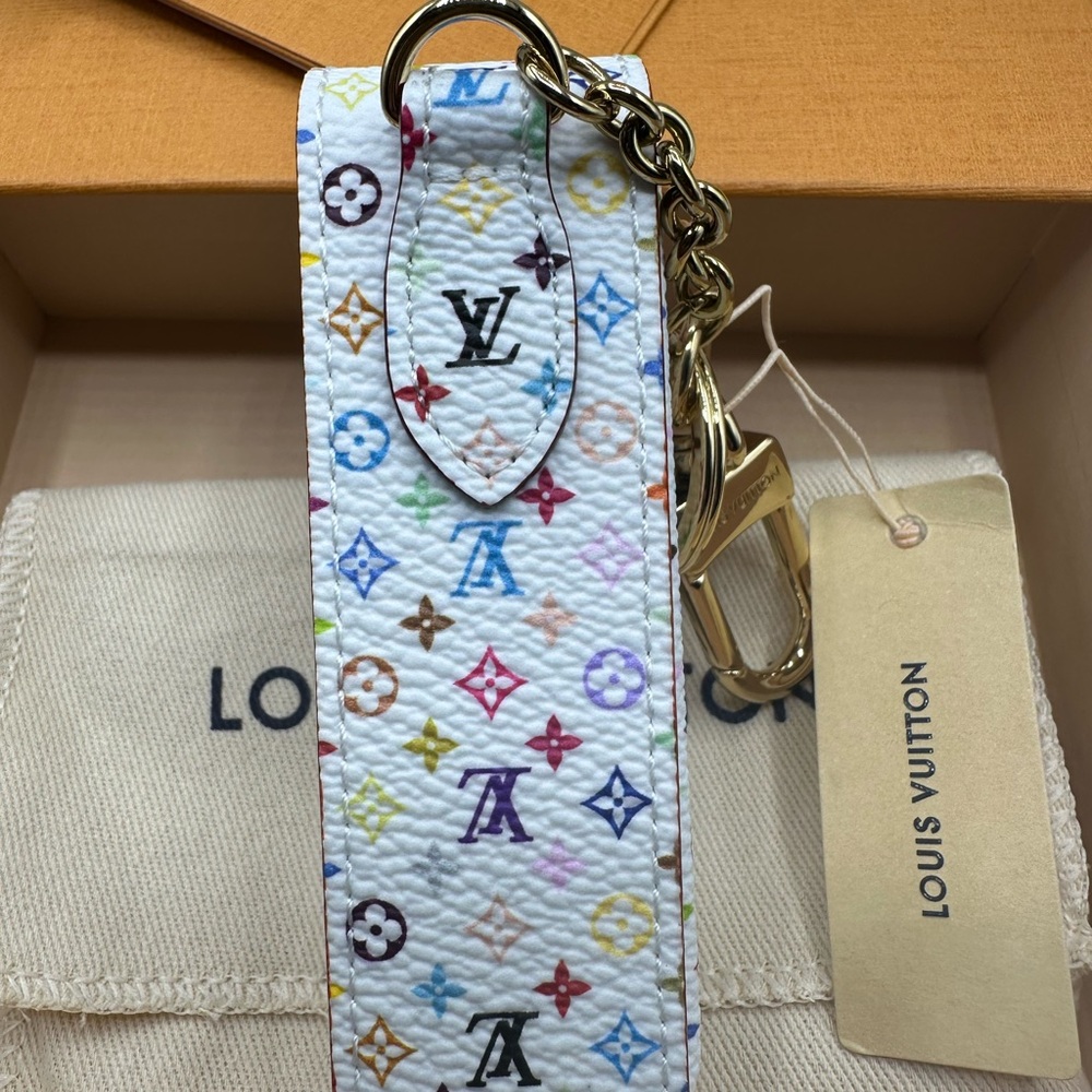 SOLD
Louis Vuitton x Takashi Murakami lipstick holder - Picture 6 of 8